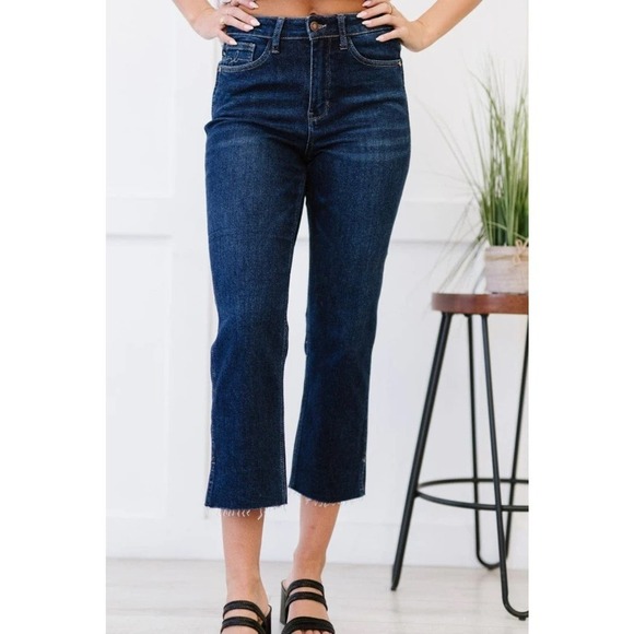 Judy Blue NWT High Rise Straight Cropped Jean Size 28 Dark Blue - Picture 2 of 10